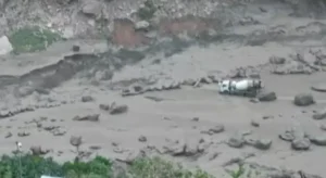 Enchentes devastam fronteira China-Nepal e afetam milhares no sudoeste chinês