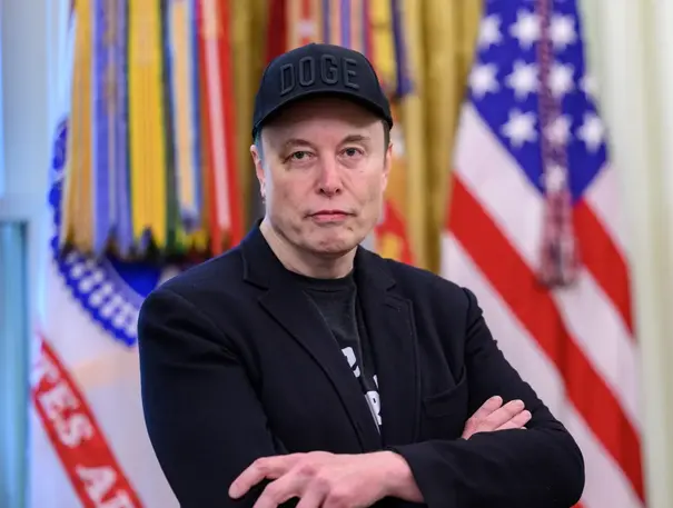 França investiga rede X por ingerência e fraude enquanto Musk desafia autoridades