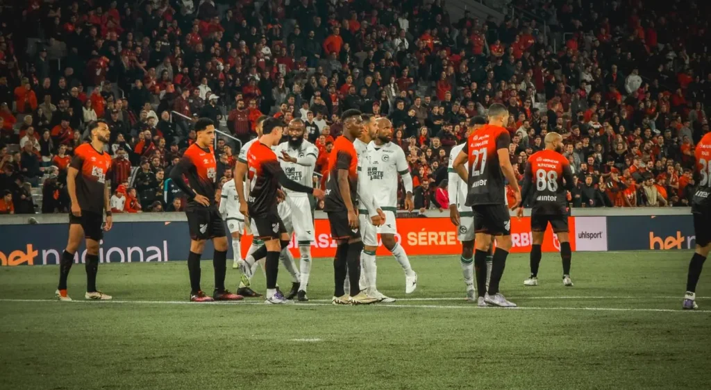 Goiás supera o Atlético-PR em Curitiba e garante segunda vitória seguida como visitante