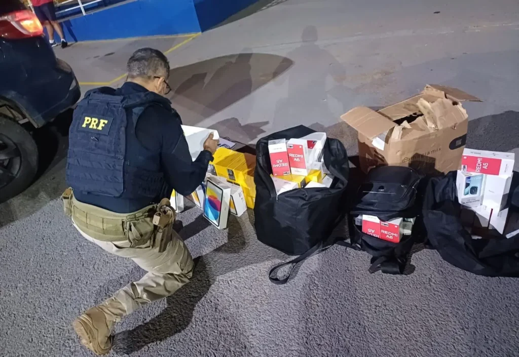 PRF apreende 250 celulares e dezenas de tablets ilegais em Anápolis