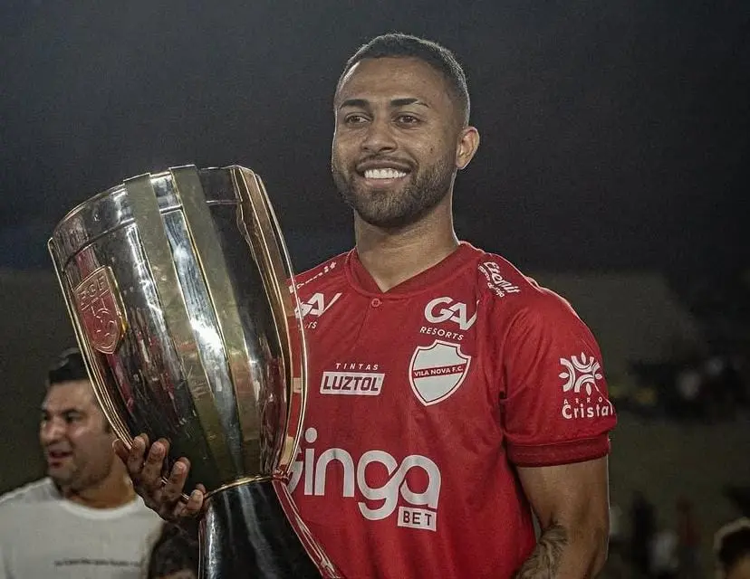 Gabriel Silva oficializa saída do Vila Nova e parte para o Guarani