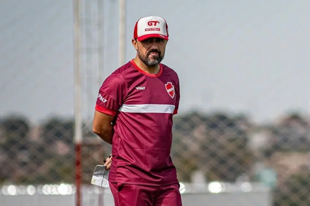 Luizinho Lopes, técnico do Vila Nova (Foto: Roberto Corrêa | VNFC)