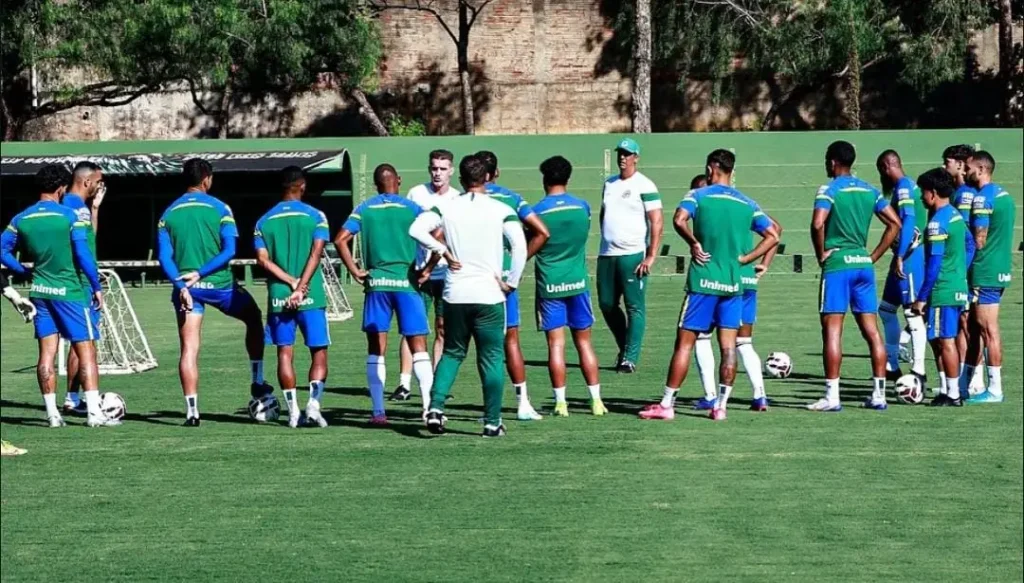 Goiás enfrenta problemas de escalação com sete desfalques para partida contra o Athletico-PR