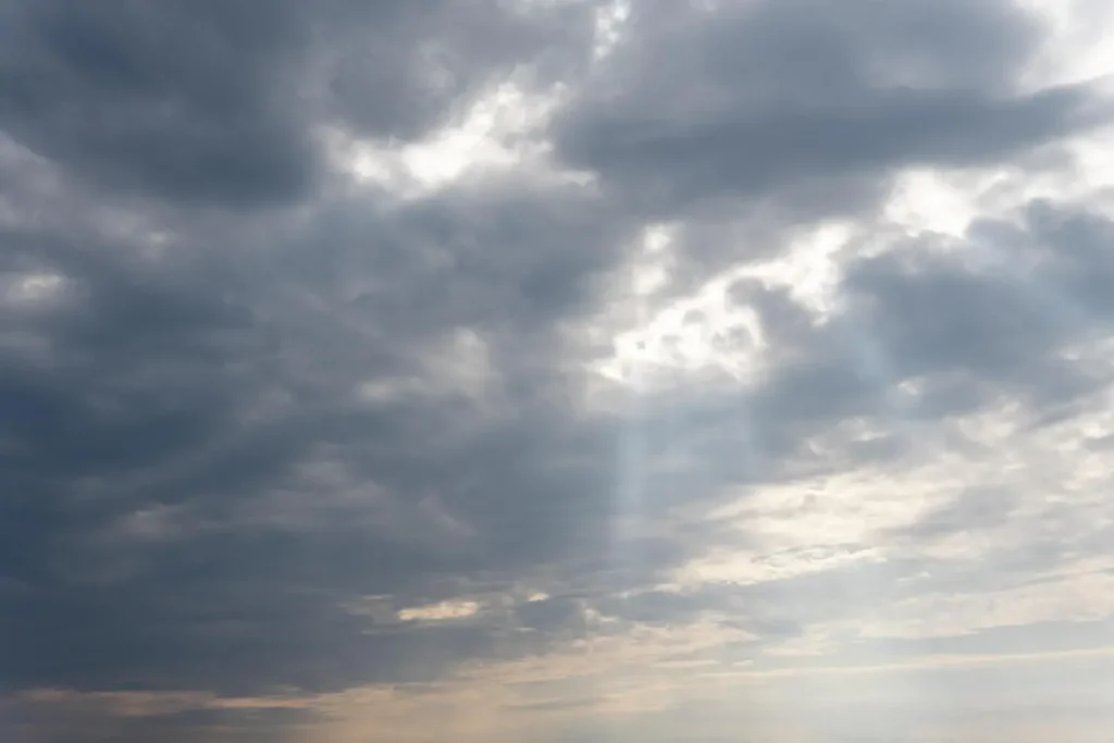 nuvens fofas em um ceu azul