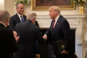 EUA anunciam tarifas globais de 15% a 20% enquanto Brasil segue com 50%