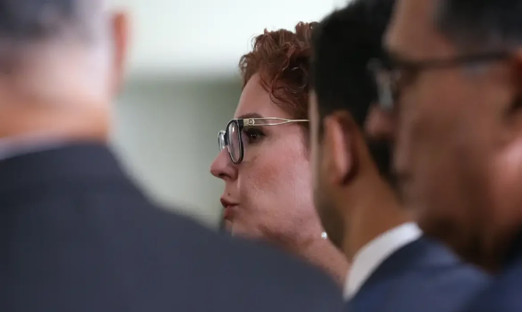 STF condena Carla Zambelli a cinco anos de prisão por porte ilegal e constrangimento com arma