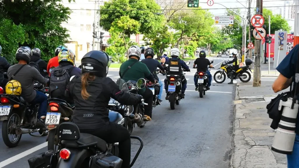 Quase 40% das mortes no trânsito envolvem motociclistas. Excesso de velocidade é o principal fator e já representa 60% das multas aplicadas
