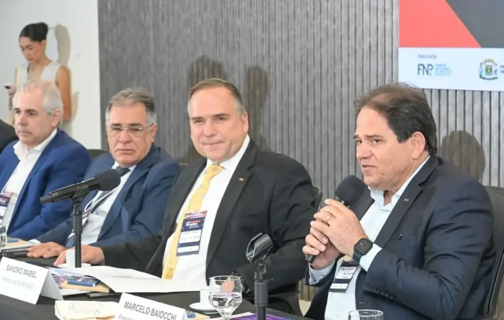 Quem governa Goiânia: Sandro Mabel ou o Sistema S?