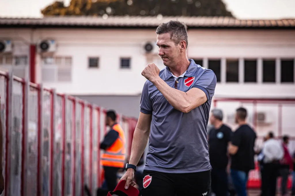Paulo Turra, técnico do Vila Nova (Foto: Roberto Corrêa | VNFC)