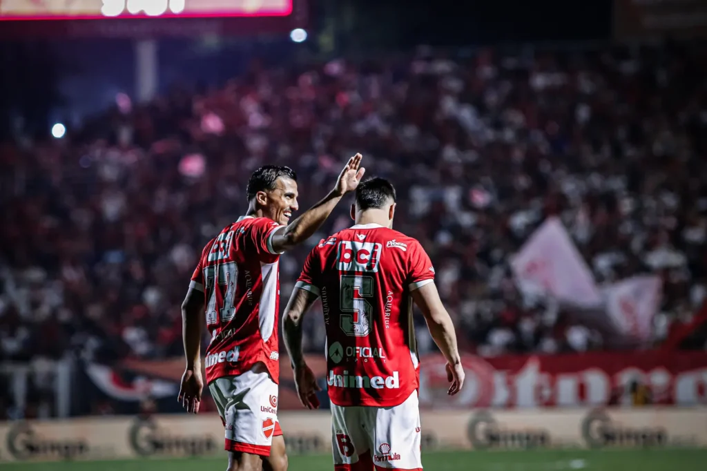 O Vila Nova soma 33 pontos na Série B, e se encontra a três tentos do G-4 (Foto: Roberto Corrêa | VNFC)