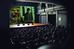 A programacao sera realizada no Teatro Erotides que sera especialmente configurado e transformado em sala de cinema para proporcionar ao publico a melhor experiencia audiovisual