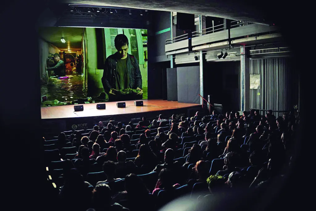 A programacao sera realizada no Teatro Erotides que sera especialmente configurado e transformado em sala de cinema para proporcionar ao publico a melhor experiencia audiovisual