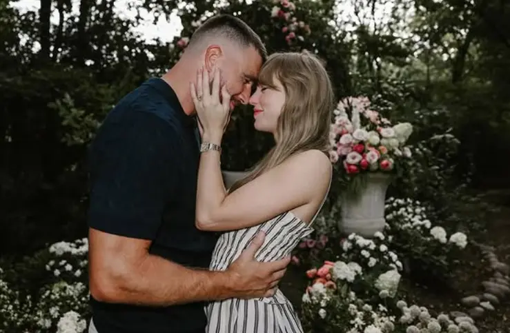 Noiva! Taylor Swift e Travis Kelce anunciam noivado