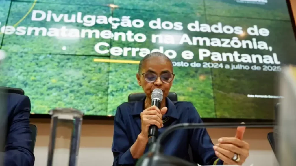 Marina Silva divulga dados sobre queda no desmatamento