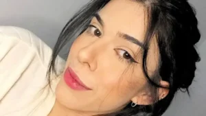 A jovem está em estado neurológico grave desde março de 2023, quando sofreu uma parada cardiorrespiratória após inalar acidentalmente uma pimenta em conserva. Foto: Reprodução