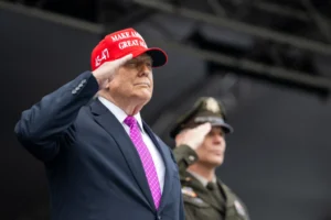 Após Washington, Trump ameaça intervir em Chicago e Nova York