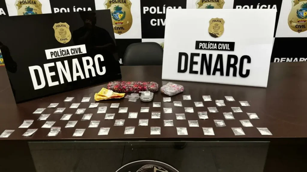 Homem é preso em flagrante com diversas porções de drogas embaladas para vender em Goiânia