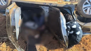 Vítimas de capotamento de viatura da Polícia Civil seguem em estado grave