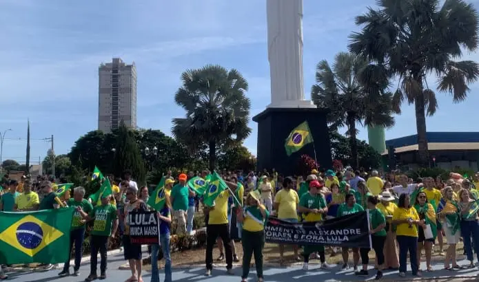 Protesto em Rio Verde contra STF e Lula reúne apoiadores de Bolsonaro