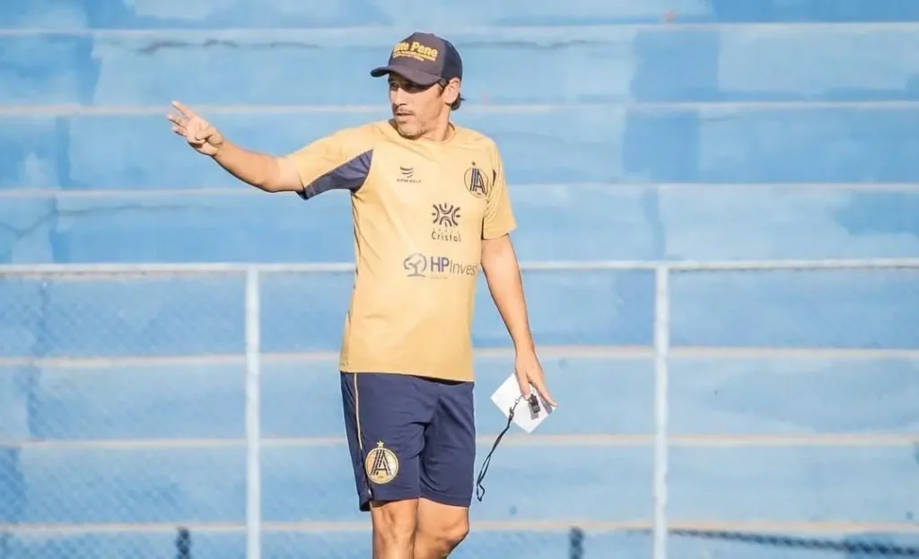 Lúcio Flávio, técnico da Aparecidense (Foto: Raphael Teixeira | AAA)