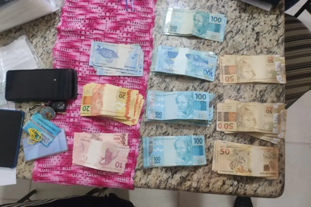 MPGO cumpre seis mandados de busca e apreensão em investigação de rachadinha na vigilância sanitária de Caldas Novas