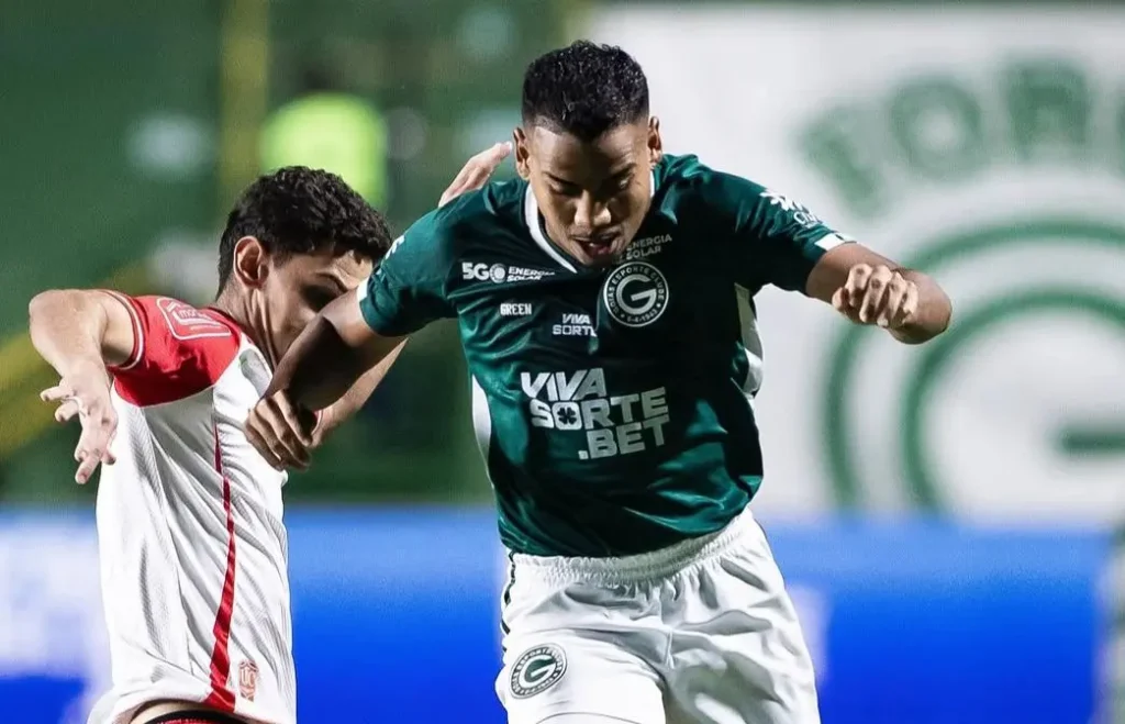 Ex-atacante do Goiás admite que “deixou a desejar” em sua passagem pelo clube 2 Goiás