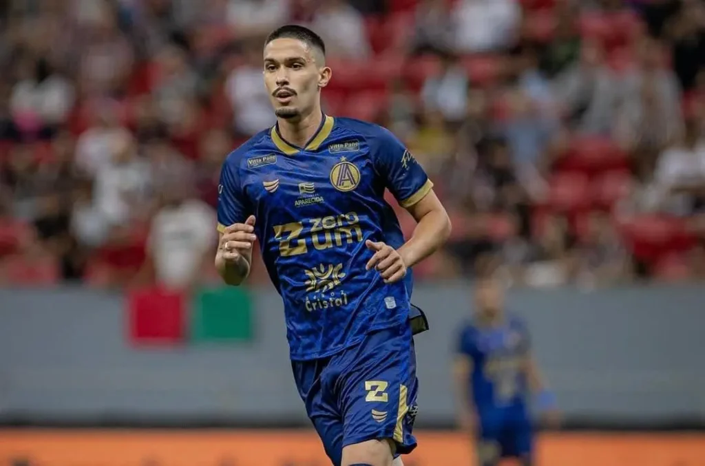 Enzo é filho do saudoso ex-atacante Fernandão, revelado pelo Goiás, e ídolo do Internacional