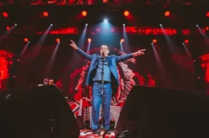 Zeca Pagodinho leva turnê de 40 anos ao Goiânia Arena neste sábado