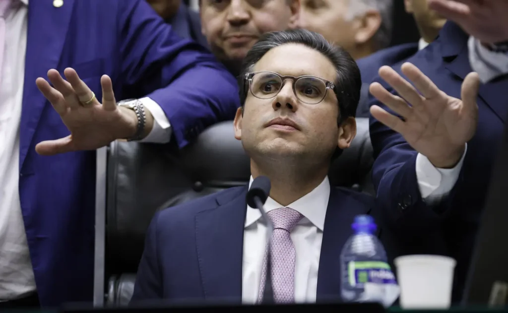 Hugo Motta enfrenta teste político com processo contra deputados que travaram a Câmara