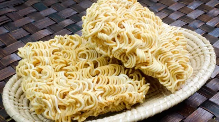 macarrão instantâneo