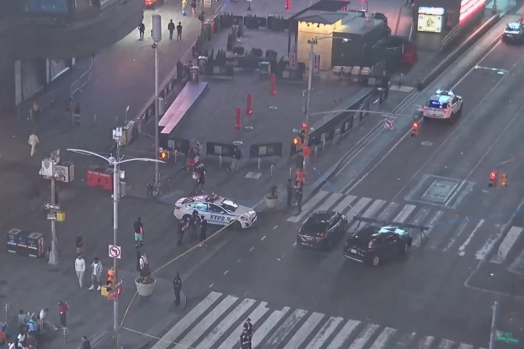 Adolescente de 17 anos abre fogo na Times Square e fere três pessoas