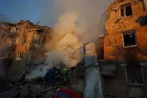 Ataque russo em Kiev mata 18 e atinge sede da União Europeia