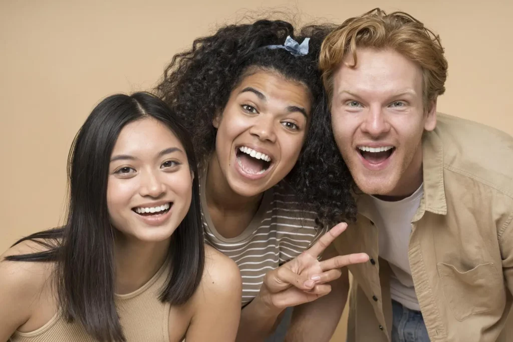 retratos de adolescentes felizes isolados