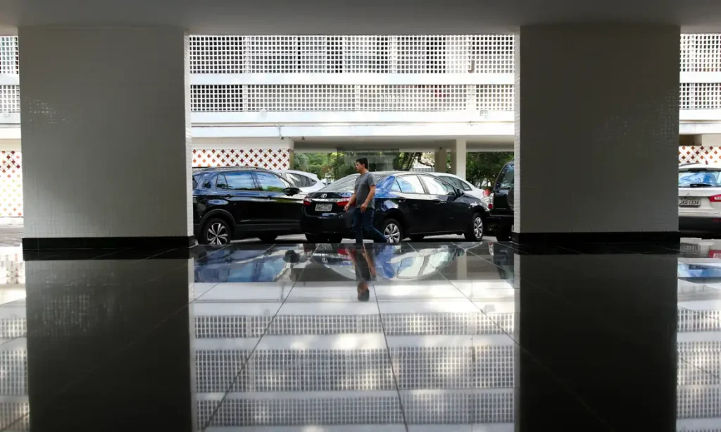 Proporção de brasileiros que moram sozinhos cresce 52% em 12 anos