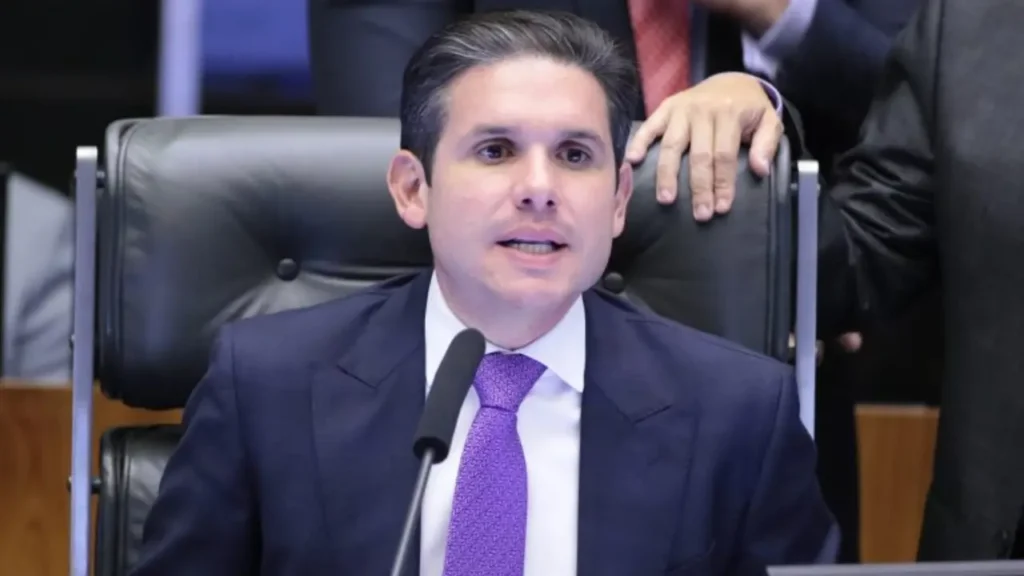 Motta afirma que MP do tarifaço terá prioridade no Congresso