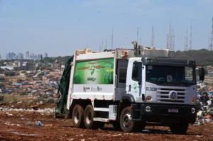 O promotor de Justiça Juliano de Barros Araújo destacou a gravidade da situação do local e criticou a postura do município diante das irregularidades Foto: Alex Malheiros