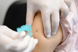 Em Goiás, a cobertura vacinal está em 71,57%, abaixo da meta de 95%