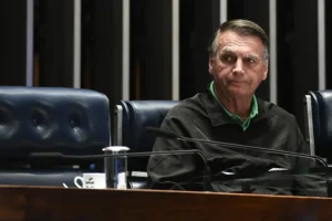 Trump diz estar insatisfeito com condenação de Bolsonaro