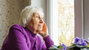 Entre os principais indícios estão mudanças bruscas de humor, isolamento, perda de interesse em atividades. |Foto: Reprodução/canva