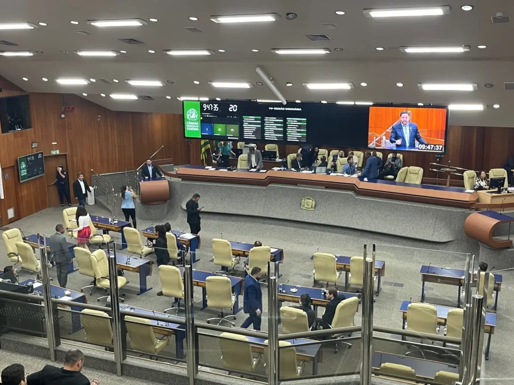 2 abre Foto Millena Cristina Camara Municipal 3