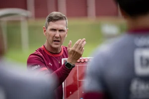 Athletico-PR e Vila Nova se enfrentam neste domingo (21/09), a partir das 19h, horário de Brasília (Foto: Roberto Corrêa | VNFC)