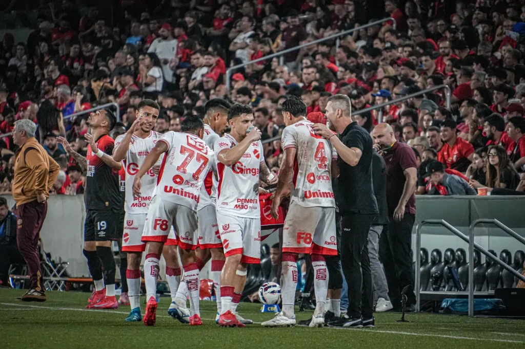 O Vila Nova fechou a rodada com 36 pontos em 12º colocado (Foto: Fernando Brito | VNFC)