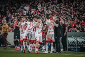 O Vila Nova fechou a rodada com 36 pontos em 12º colocado (Foto: Fernando Brito | VNFC)