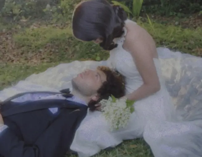 Selena Gomez e Benny Blanco oficializam casamento na Califórnia