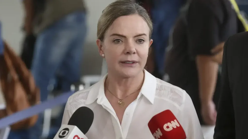 Gleisi convoca ministros para barrar anistia