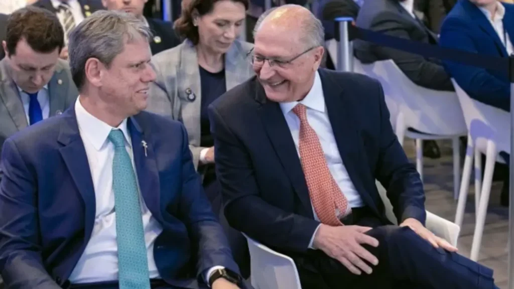 Alckmin critica Bolsonaro: “indulto é golpismo de marcha à ré”