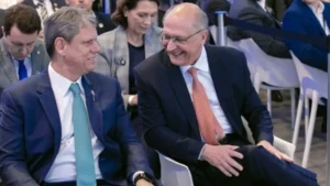 Alckmin critica Bolsonaro: “indulto é golpismo de marcha à ré”