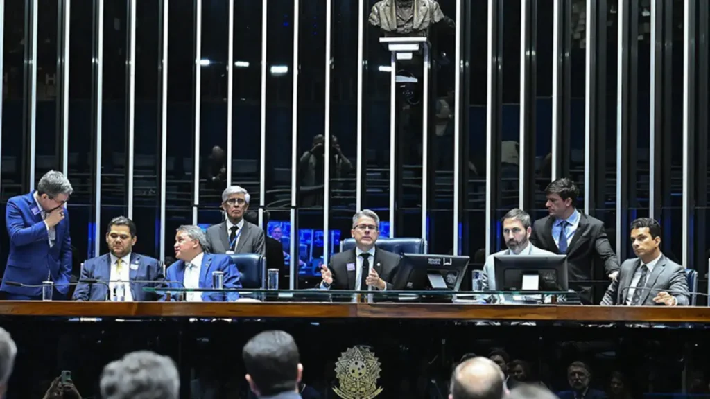 PL “da adultização” é aprovada para proteger crianças no ambiente digital