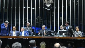 PL “da adultização” é aprovada para proteger crianças no ambiente digital