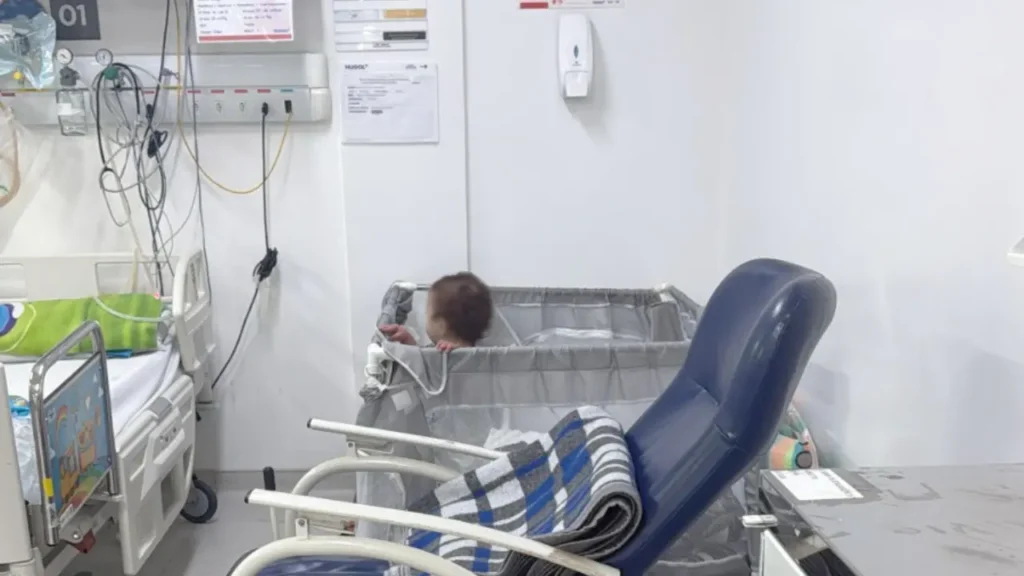 Segundo relatos, o ambiente fechado da UTI tem impactado o desenvolvimento da criança Foto: Portal Domingos Ketebey